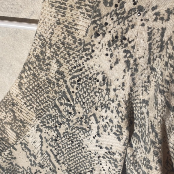 Express Sweater- S/P - Picture 2 of 2